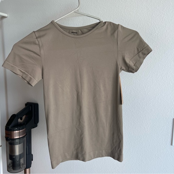 SKIMS Tops - Skims Soft Smoothing T Shirt